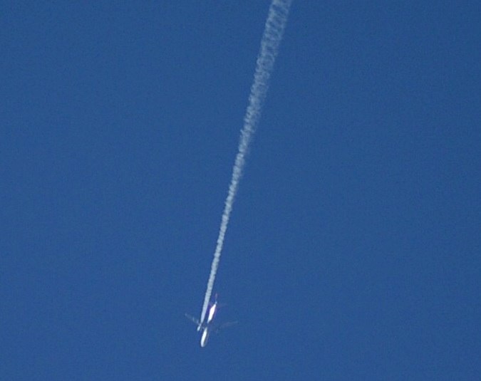 Why do some planes leave long trails, but others don’t? Contrail Science